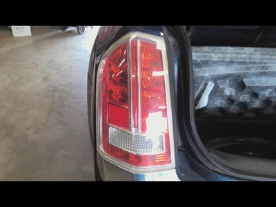 Driver Tail Light Without Smoked Lens Chrome Trim Fits 13-14 300 721586 - Imagem 1 de 4