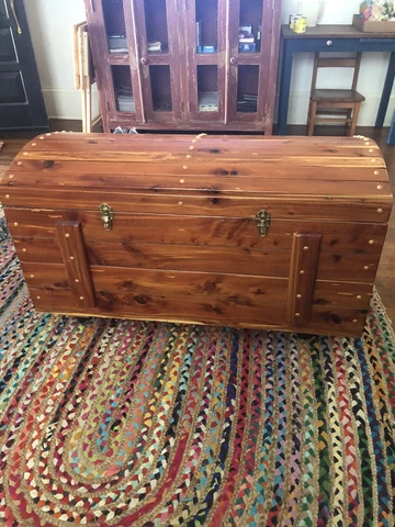 Vtg Domed Lid Cedar Chest/Trunk Casters On Bottom Inside Shelf Front Latches Cover