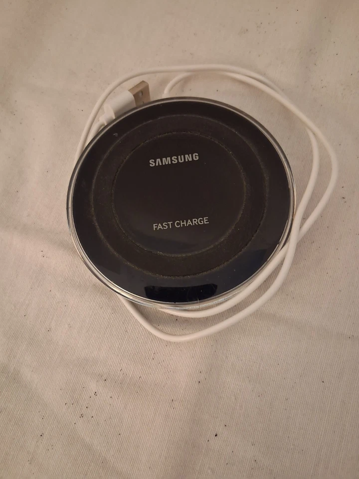 Samsung Fast Charge Wireless Charging Pad Fast Charger w/ USB Cable - Image 1 of 1