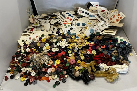 Antique Vintage Lot Buttons variety  10 Lbs Metal Plastic Red Blue Carded Strung Cover
