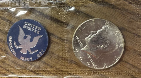 1965 SMS Kennedy Half Dollar 40% SILVER IN MINT CELLO WITH MINT TOKEN Cover
