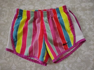 Nike 6-7 XS Mädchen Neon gestreift sportlich gefüttert Laufshorts - Bild 1 von 3