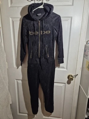 Mono con capucha de una pieza de terciopelo de felpa negro Bebe para mujer S Foto 1 de 4