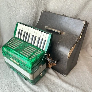 YAMAHA Accordion ALTO 25 Green 25 Keyboard 25 With Case Made in Japan - Picture 1 of 20