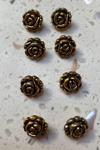 8 goldfarbene leichte Knöpfe mit Schaft Blumenform 13 mm (A4) - Bild 1 von 3