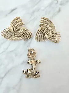 Sarah Coventry Gold Tone Atomic Starburst Clip-on Earrings & 1966 Frenchie Pin - Picture 1 of 2