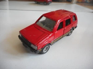 Tomica Dandy Nissan Prairie in Red on 1:43 - Picture 1 of 2