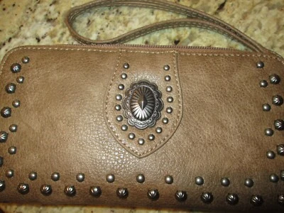 Montana West Ladies Wristlet Wallet w/ Zip Around Silver Studded NWOT Foto 1 de 4