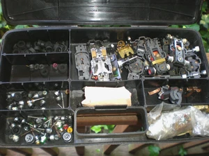 Vintage AFX Case großes Konvolut verschiedene Marken Oldtimer Slotcar Chassis und Teile - Bild 1 von 11