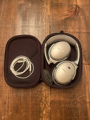 Bose QuietComfort 35 Wireless Headphones - Silver - Image 1 of 4