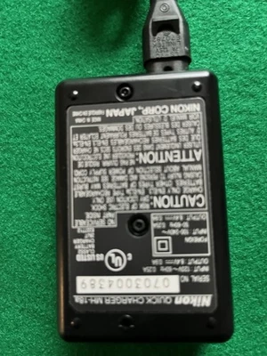 Cargador Nikon MH-18a y batería de iones de litio EN-EL3e. Probado y funcionando Foto 1 de 3