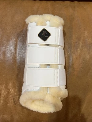 X-Large Kavallerie Dressage Fleece-Lined White Brushing Boots - Image 1 of 4