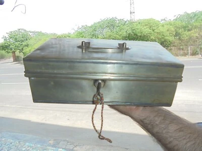 Caja fuerte/efectivo de buena calidad hecha a mano grande de metal blanco antiguo, coleccionable Foto 1 de 4