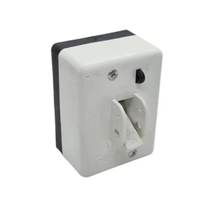 3 Pole 80A Back Wired Main Switch Surface Mounting - Picture 1 of 1