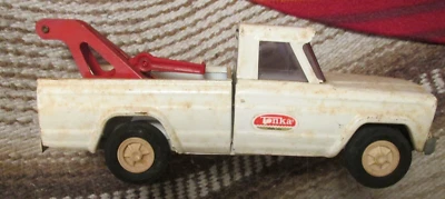vintage tin Tonka tow truck 9" long hard rubber tires toys Jeep - Image 1 of 4