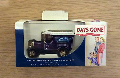 LLEDO / DAYS GONE - BULL NOSE MORRIS VAN - DG050046, 2002 Collector Club Model  - Image 1 of 2