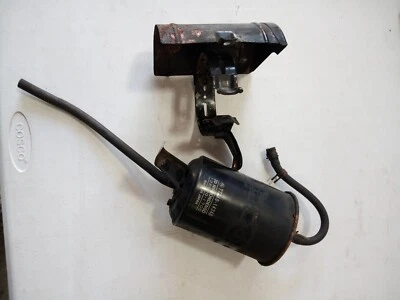 Toyota Celica GT GTS 22RE 1982-1985 bote de evaporación de vapor de combustible con protector térmico Foto 1 de 4