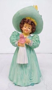 Figura de niña victoriana con muñeca Little Playmates H1349 1990 Maud Humphrey Bogart - Imagen 1 de 1