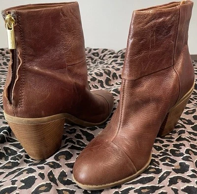 Botines Bandolino para mujer talla 9 M Joined To Me de cuero marrón con cremallera trasera Foto 1 de 4