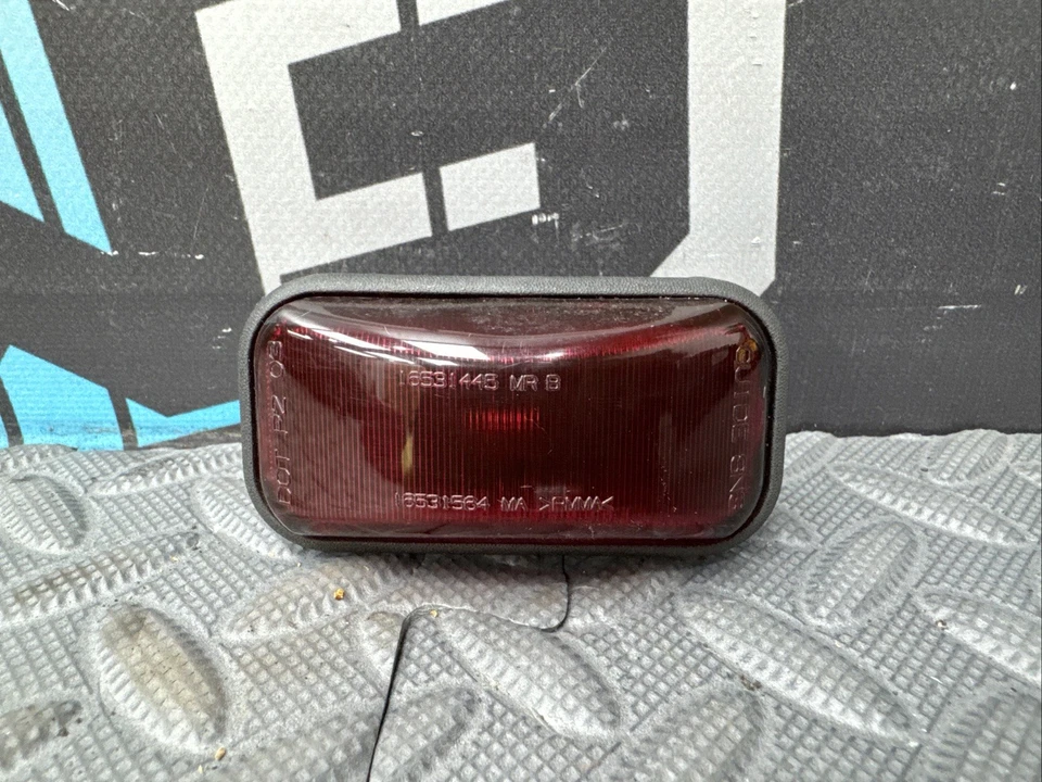 Luz marcadora roja para maletero Hummer H2 2003-2007 fabricante de equipos originales Foto 1 de 4