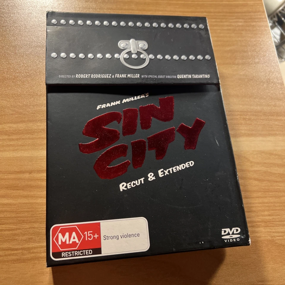 Sin City – Recut & Extended DVD + 200-Page Limited Edition Novel Non Us Region Foto 1 de 4