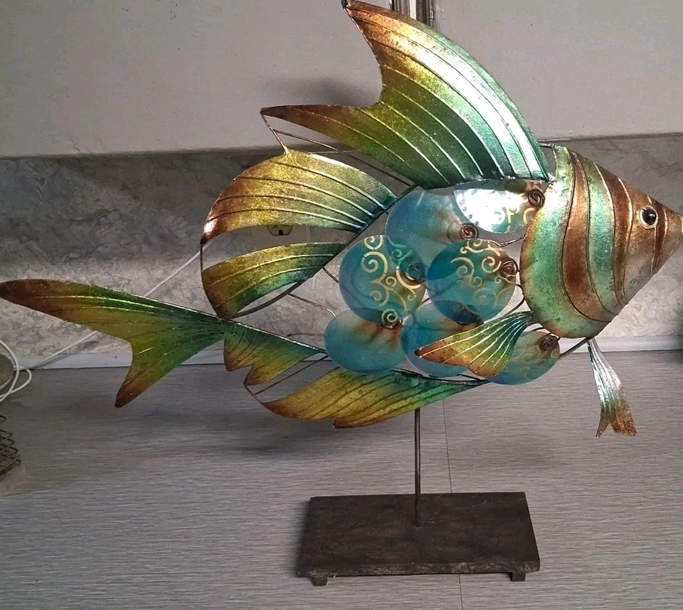 金属天使鱼,带支架,色彩鲜艳..22x20 英寸。 — 第 1/3 张图片