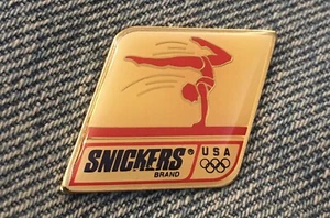 Pin Olímpico de Gimnasia ~ 1992 Barcelona ~ Patrocinador ~ Snickers ~ Mars Inc. - Imagen 1 de 2