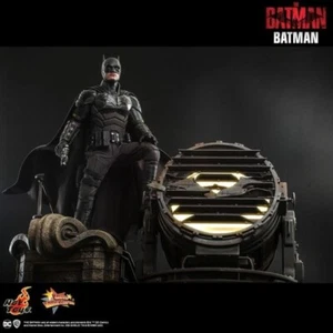 The Batman - Batman and Bat-Signal 1:6 Scale Hot Toys 12" Figure Set [TMS641] - Picture 1 of 8