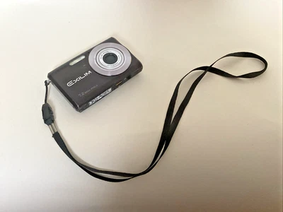 Casio EXILIM ZOOM EX-Z70 7.2 MP Digital Camera Silver Blurry Photos Parts Only - Image 1 of 4