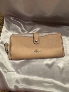 Coach Multifunction Wallet Tan NWT - Picture 1 of 5