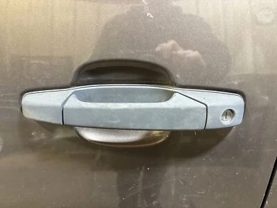 Used Front Left Exterior Door Handle fits: 2007 Chevrolet Silverado 1500 pickup - Image 1 of 4