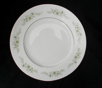 Wedgwood WESTBURY  Dinner Plate. Diameter 10¾ inches - Image 1 of 2