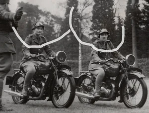 19x14cm Archive Photo 1940 Women Uniform Motorcycle Royal Enfield WW2 WWII Photo - Picture 1 of 7