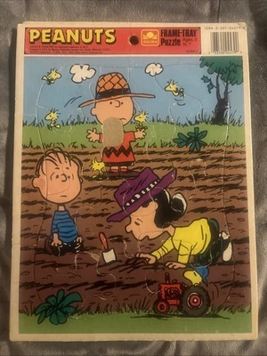 Rompecabezas vintage con marco de cacahuetes dorado NUEVO jardín Lucy Linus Charlie Brown Foto 1 de 2