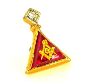 BEAUTIFUL 14K YELLOW GOLD KGC MASONIC DIAMOND RED STONE LAPEL PIN BROOCH 1 GRAM - Picture 1 of 2