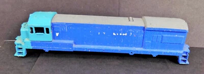 HO / UNBRANDED / DIESEL LOCOMOTIVE / SHELL / ROCK ISLAND ? / PARTS / RESTORE - Image 1 of 4