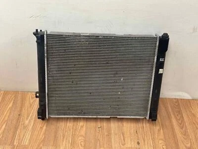 Radiador de refrigeración del motor usado 214603VB3A se adapta a 13-19 Nissan Versa sedán 1,6 L CVT Foto 1 de 4