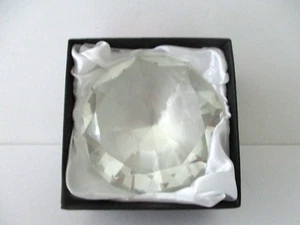 Oleg Cassini Clear Crystal Paperweight Cut Diamond Elizabeth Round New In Box - Picture 1 of 4