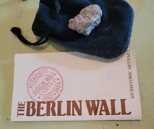 A Piece of the BERLIN WALL - Con folleto original - Imagen 1 de 5