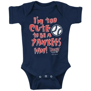 PER I FAN DEL BOSOX: "I'M TOO CUTE TO BE A YANKEES FAN" MAGLIA ONECIE 3-SNAP (18 MOS.) - Foto 1 di 1