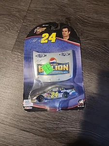 2004 Winner's Circle 1/64 Jeff Gordon #24 Dupont/Play for a Billion w/Magnet - Picture 1 of 2