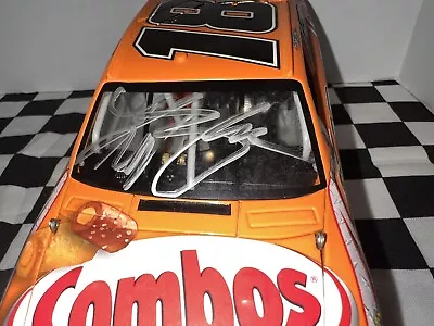 Combos autografados 2011 Kyle Busch em escala 1/24 - Imagem 1 de 4