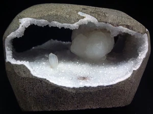 STUNNING STILBITE BOWS IN GEODE MATRIX ROCKS MINERALS SPECIMENS - Picture 1 of 10