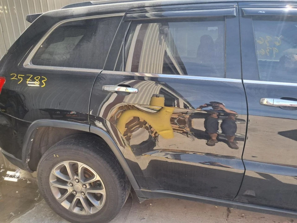 2014 Jeep Grand Cherokee Passenger Rear Door Shell - Used, Local Pick Up Only Foto 1 de 4