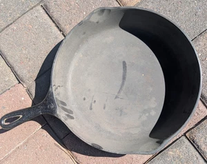 Wagner Ware Sidney Cast Iron Skillet 12 in - Picture 1 of 16