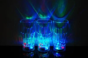 3 Modi beleuchtete LED Cola Gläser - schneller USA-Versand! - Bild 1 von 9