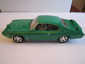 RED BOX TOY - GREEN 1969 GTO JUDGE DIE CAST CAR - 1:24 - 8 1/4" - CR - Picture 1 of 7