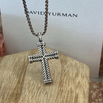 Кулон и цепочка с крестом из стерлингового серебра с шевроном David Yurman 20 дюймов - Изображение 1 из 4