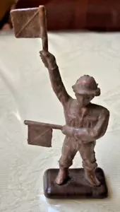 Vintage Bergen Beton Army Soldier Signalman on Base - Made in U.S.A. - Picture 1 of 3