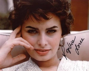 SOPHIA LOREN SIGNED AUTOGRAPHED 8x10 PHOTO ITALIAN SEX SYMBOL ICON BECKETT BAS - Picture 1 of 2